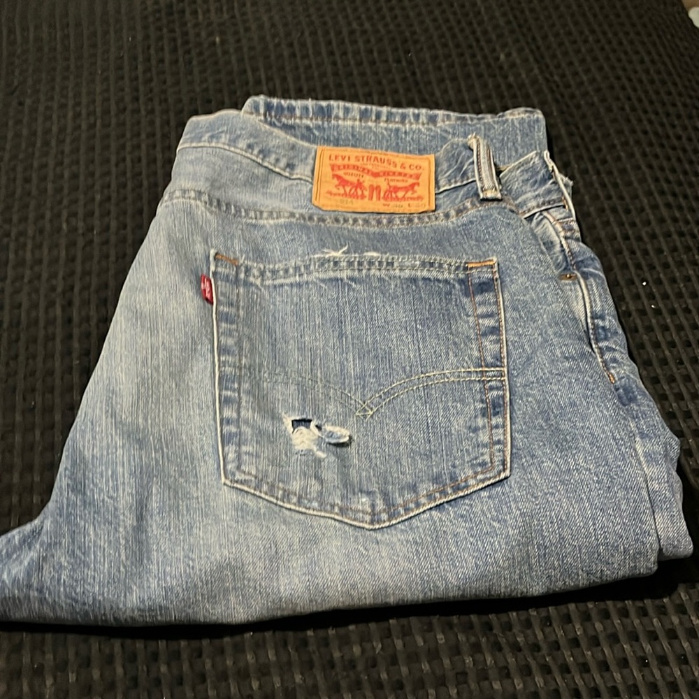 Men’s Levi’s Strauss & Co # 514 Size- W-36 L-30 ripped light wash stylish jeans!
